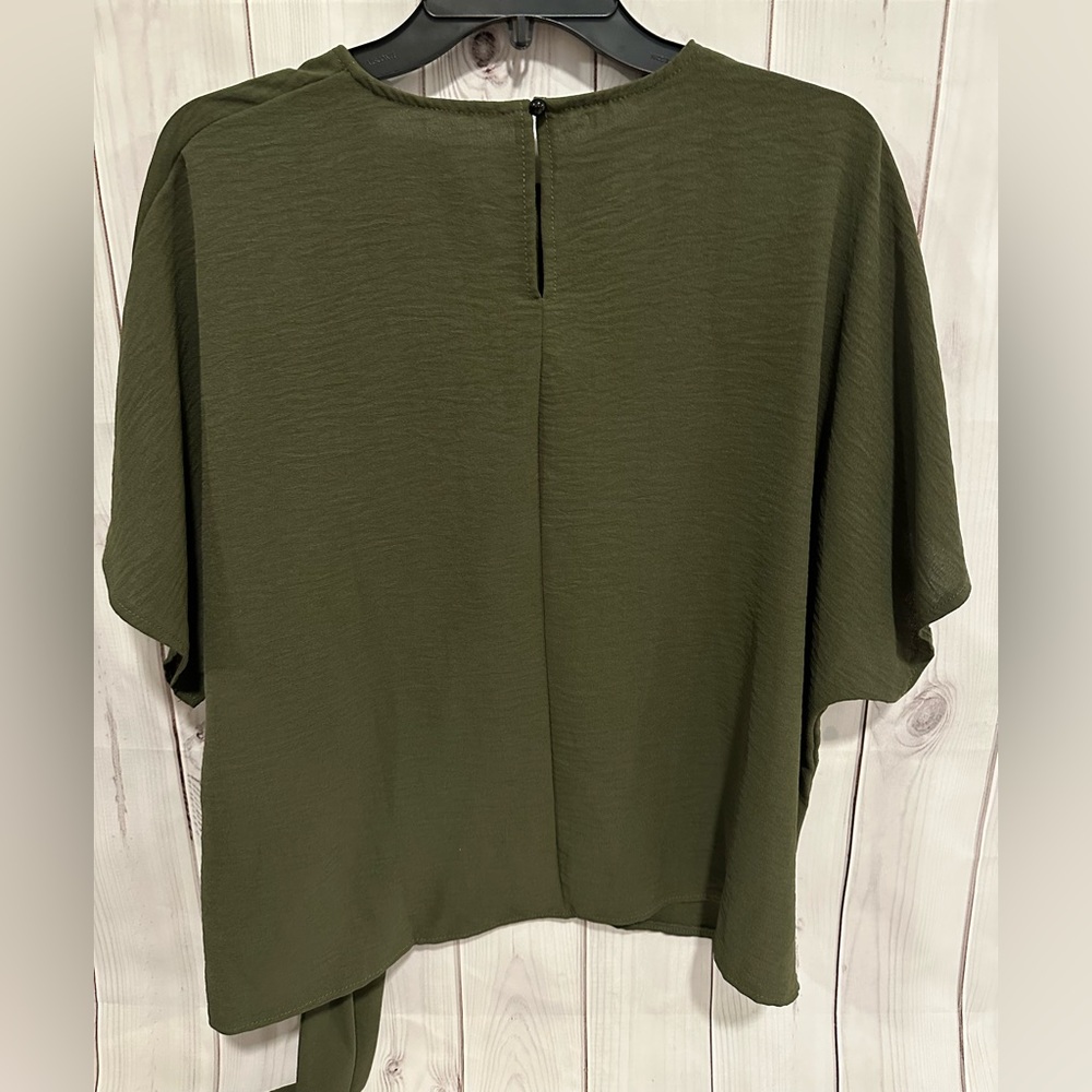 Army Green Women's Short Sleeve Top with Tie Size L - Picture 4 of 4